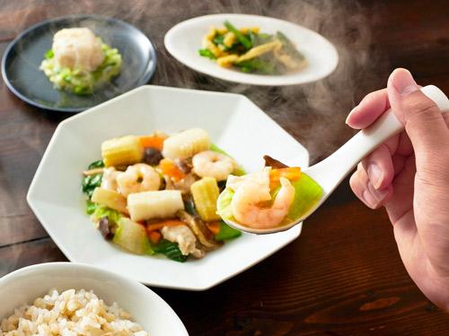 「あんが決め手の海鮮八宝菜」＝SOYOKAZE提供