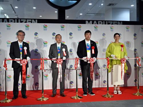 テープカットセレモニーの様子