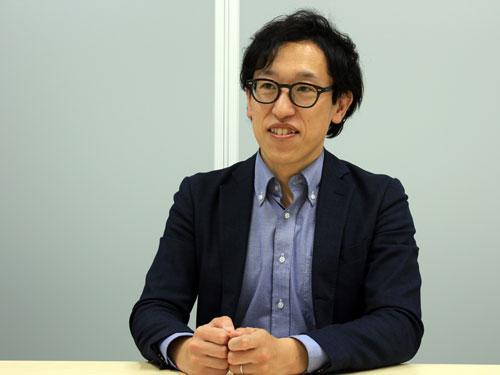 商品開発担当のマーケティング統括ユニット　健康食品グループ　岡田康宏課長