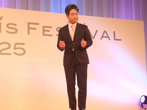 あいさつする兼子慎一社長