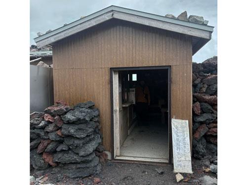 富士山山頂のトイレ