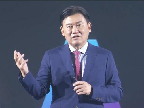 「Rakuten AI Optimism」に登壇した三木谷浩史社長