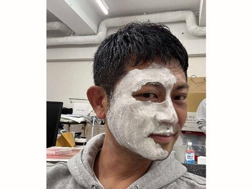 ライブコマースで実演した様子