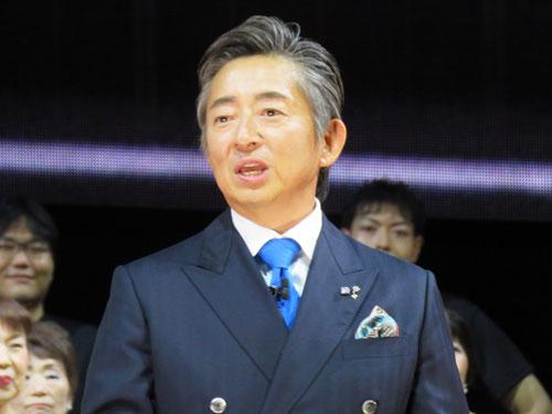 理事長あいさつをするダイアナの徳田充孝社長
