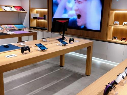 初の直営店の様子