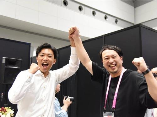 （写真左から）飯髙亘（いいだかわたる）選手と本間啓介（ほんまけいすけ）選手