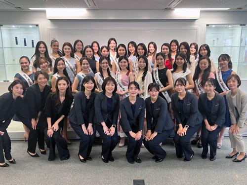 「スキンケア＆メイクアップ講習会」の様子