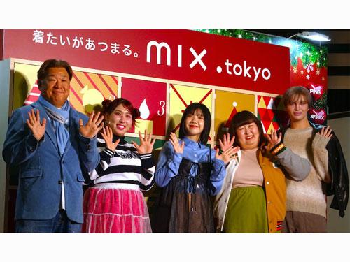 オープニングイベントに（写真左から）EC事業統括部　統括部長　小野田剛氏、3時のヒロイン、Matt