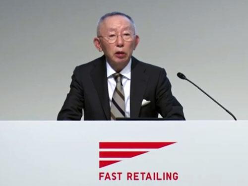 決算説明会に登壇した柳井正代表