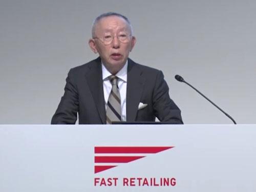 決算説明会に登壇した柳井正代表