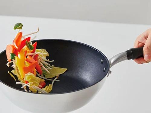 パルシステム生活協同組合連合会／利用者の声で製品開発／フライパンとタオルを発売（2026年4月23日号）