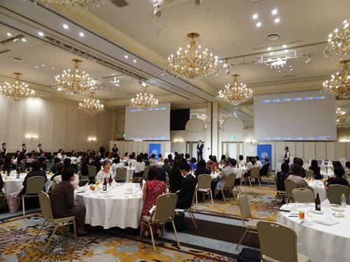 全国から約１５０人の会員が参加したグランドオープンコンベンション会場の様子