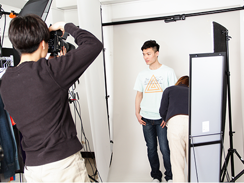 自社スタジオで迅速に撮影可能
