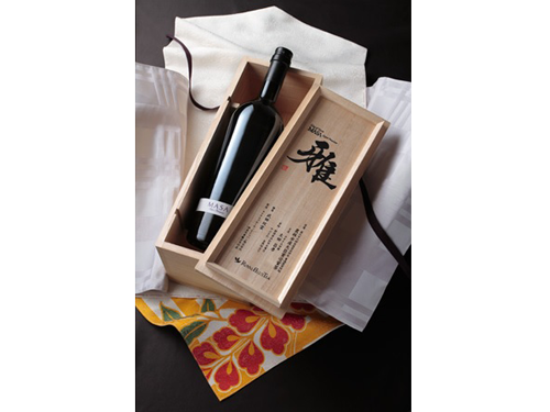 ロイヤルブルーティージャパンが販売した１本３２万４０００円の「MASA Super premium（マーサスーパープレミアム）」