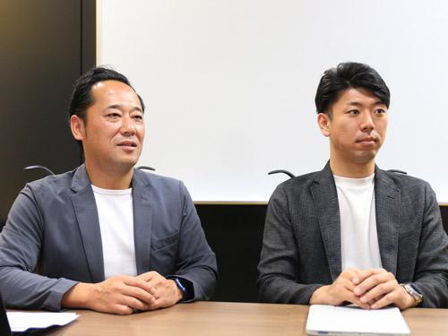 採用を統括する江中健一副社長（写真左）と福田将大係長
