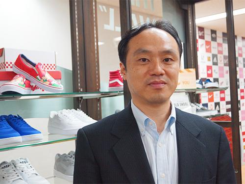 エービーシー マート 小島穣 取締役 経営企画室長兼システムｅｃ部長 オムニ化でさらにｅｃ拡大へ ｅｃ売上７０億円に到達 インタビュー 日本ネット経済新聞 日流ウェブ