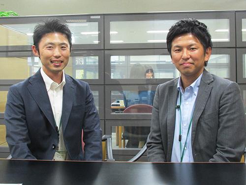 グルメ企画室の浅野福太郎室長（写真右）と平石準主任