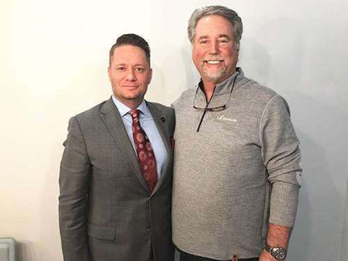 スコット・マードッグ社長（写真左）とトム・マウワー・ジュニアＣＥＯ