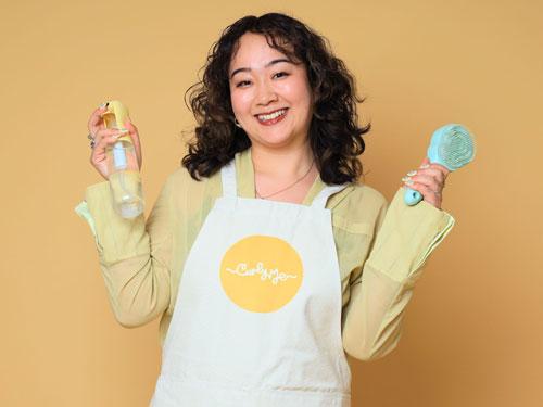 【人】　<Ｃｕｒｌｙ　Ｍｅ　カーリーガールリン代表>　安定を捨て、自分だけのミッションへ（2026年7月2日号）