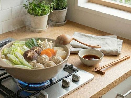 【売上アップの決め手】　<暮らしのうつわやさん>　カネ忠／リアル出店からＥＣ多数流入（2026年7月30日号）