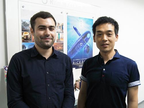 アイム国際部の山下部長（写真右）とハトレ氏