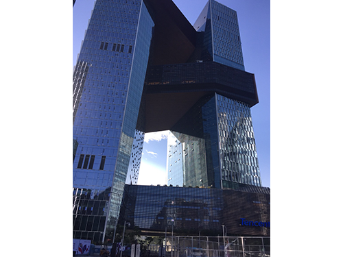 発展する深圳は高層ビルが並ぶ