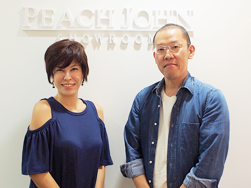 「コミュニケーションデザイン部の三浦洋美部長（左）と門松茂伸取締役」