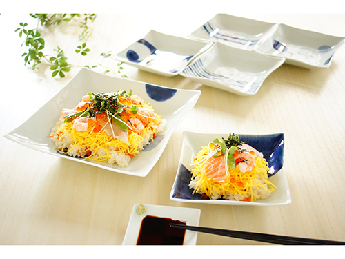 シンプルな「５寸角浅鉢」は、煮物やちらしずしなどの和食に