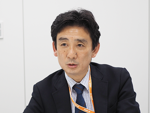 EC事業を説明するダイレクトマーケティング部・常山正吾部長