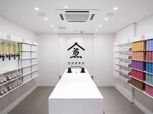 カラフルなパッケージと試飲ができるのが特徴の店舗