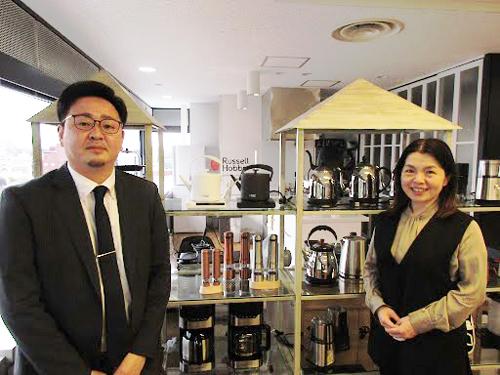 取締役副社長の大石洋介氏（写真左）と広報マネージャーの山崎香氏
