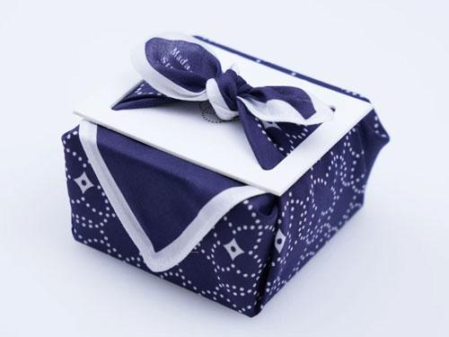 上質なキャビアを丁寧に梱包してお届け