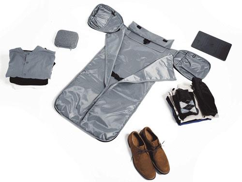 スーツもシワなく収納可能