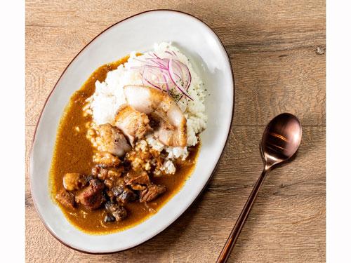 薪香る彩の国黒豚カレー