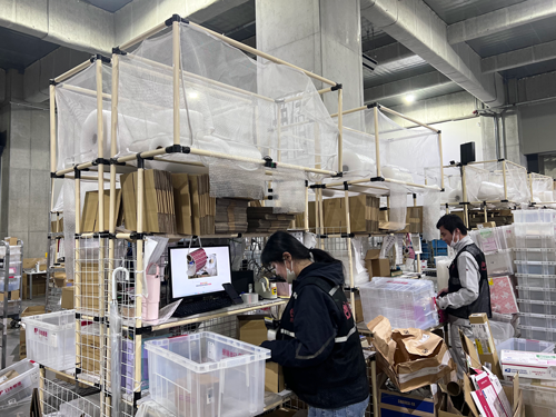 作業場上段にあるカメラのシステムも自社で構築