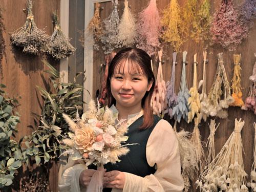 臼井萌音チーフデザイナー