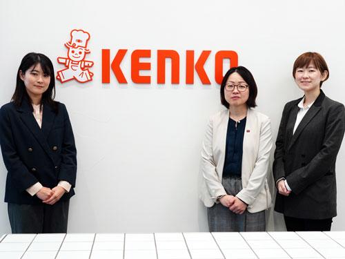 （写真左から）事業開発本部ＥＣ事業部主査の加藤沙弥氏、事業開発本部ＥＣ事業部主幹の蓬莱真利子氏、事業開発本部ＥＣ事業部の横田光希氏